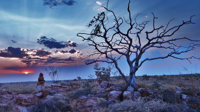 Lukas Schuster aus Kulmbach durfte diesen schönen Sonnenuntergang bei einer Reise durch Australien im Northern Territorry erleben - und auch ablichten.Stimmen: 102.