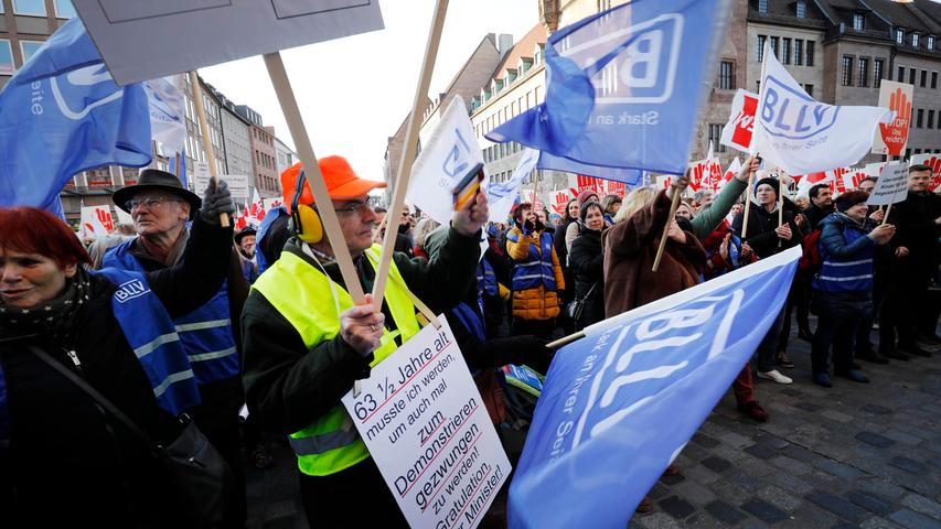 Nürnberger Lehrer machten ihrem Ärger Luft: Demo gegen Mehrarbeit