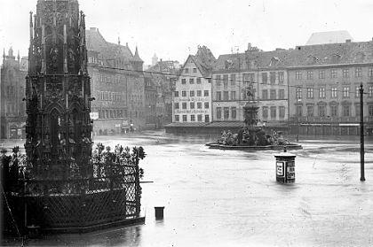 Mit Dem Boot über Den Hauptmarkt: Als Ein Rekord-Hochwasser Nürnbergs ...