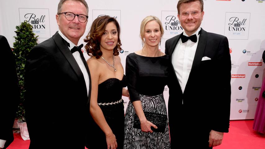 Handwerkskammer-Präsident Thomas Pirner mit Ehefrau Vanessa und CSU-OB-Kandidat Marcus König mit Ehefrau Anke (v.li.).