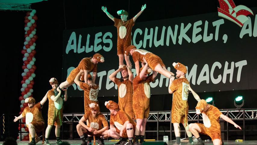 Heitere Bühnenshows und farbenfrohe Kostüme: Die Prunksitzung in Röttenbach