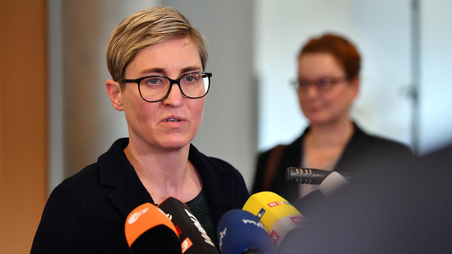 Die Chefin der Linken in Thüringen, Susanne Hennig-Wellsow, erhielt einen ungewöhnlichen Anruf.