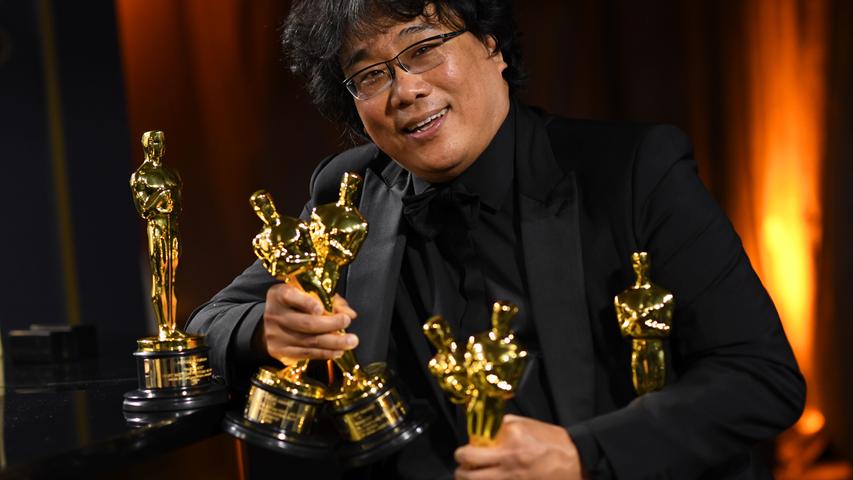 "Parasite"-Regisseur und Produzent Bong Joon Ho erhielt zudem den Regie- und Original-Drehbuch-Oscar sowie den Preis für den besten internationalen Film.