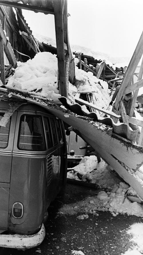 1970: Hallendach begrub Busse und Lastwagen unter sich