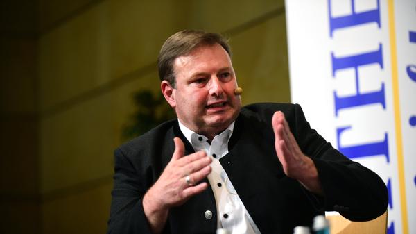 Die FN-Redakteure Wolfgang Händel und Johannes Alles fühlten den drei aussichtsreichsten OB-Kandidaten auf den Zahn. Im Bild: Dietmar Helm.