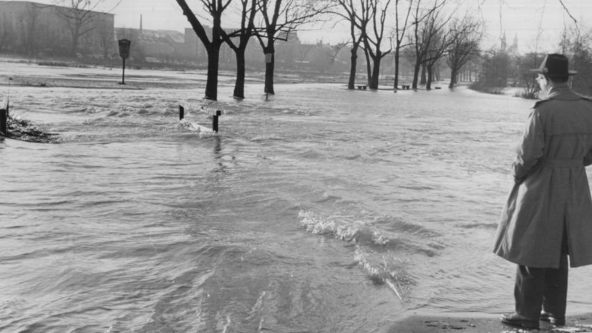 Solche Überschwemmungsbilder – im Jahre 1955 auf der Wöhrder Wiese aufgenommen – sollten der Vergangenheit angehören. Hier geht es zum Artikel vom 13. Februar 1970: Keine Angst vor Überschwemmungen