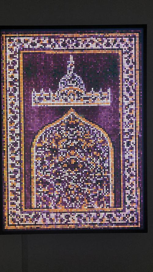 In einem hat der lokale Künstler Firas Bardan für „Glimmer“ in einem Mosaik orientalische Wahrzeichen geformt, was Besucher noch tiefer in die arabische Welt des Mittleren Ostens eintauchen lässt.