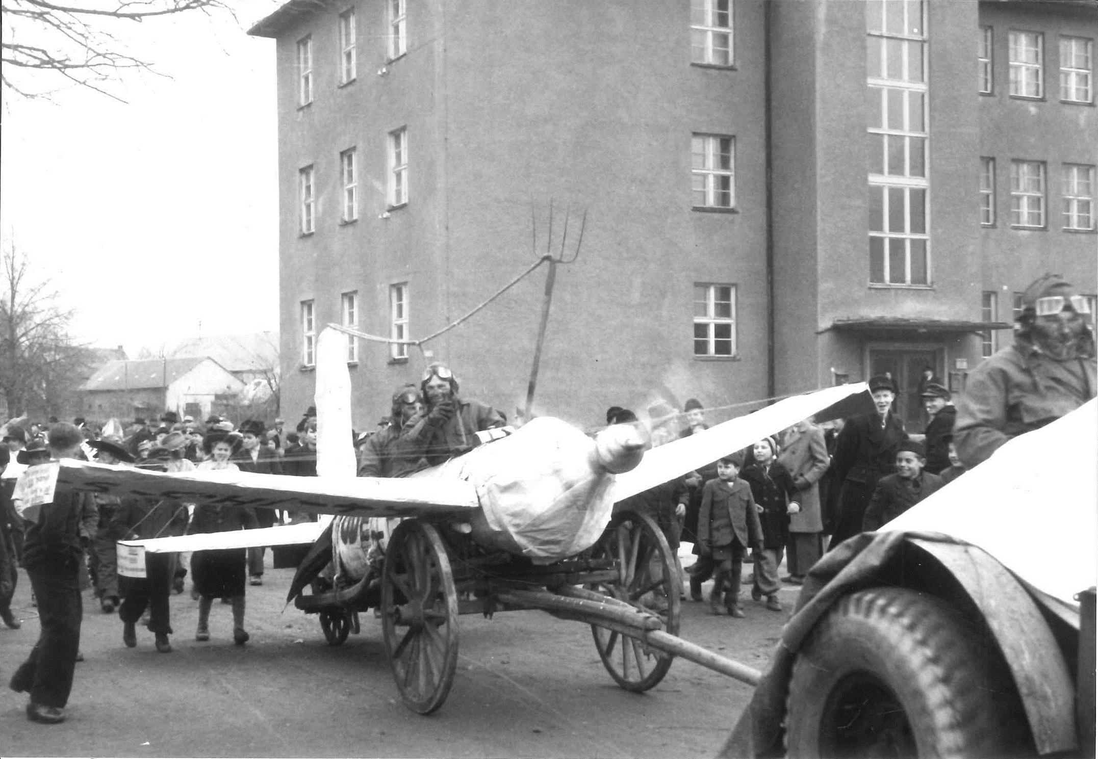 Der Zug in Gunzenhausen führte am Stephani-Schulhaus vorbei.
