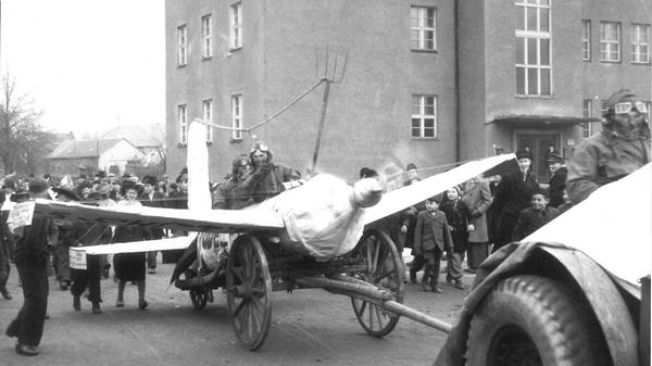 Der Zug in Gunzenhausen führte am Stephani-Schulhaus vorbei.