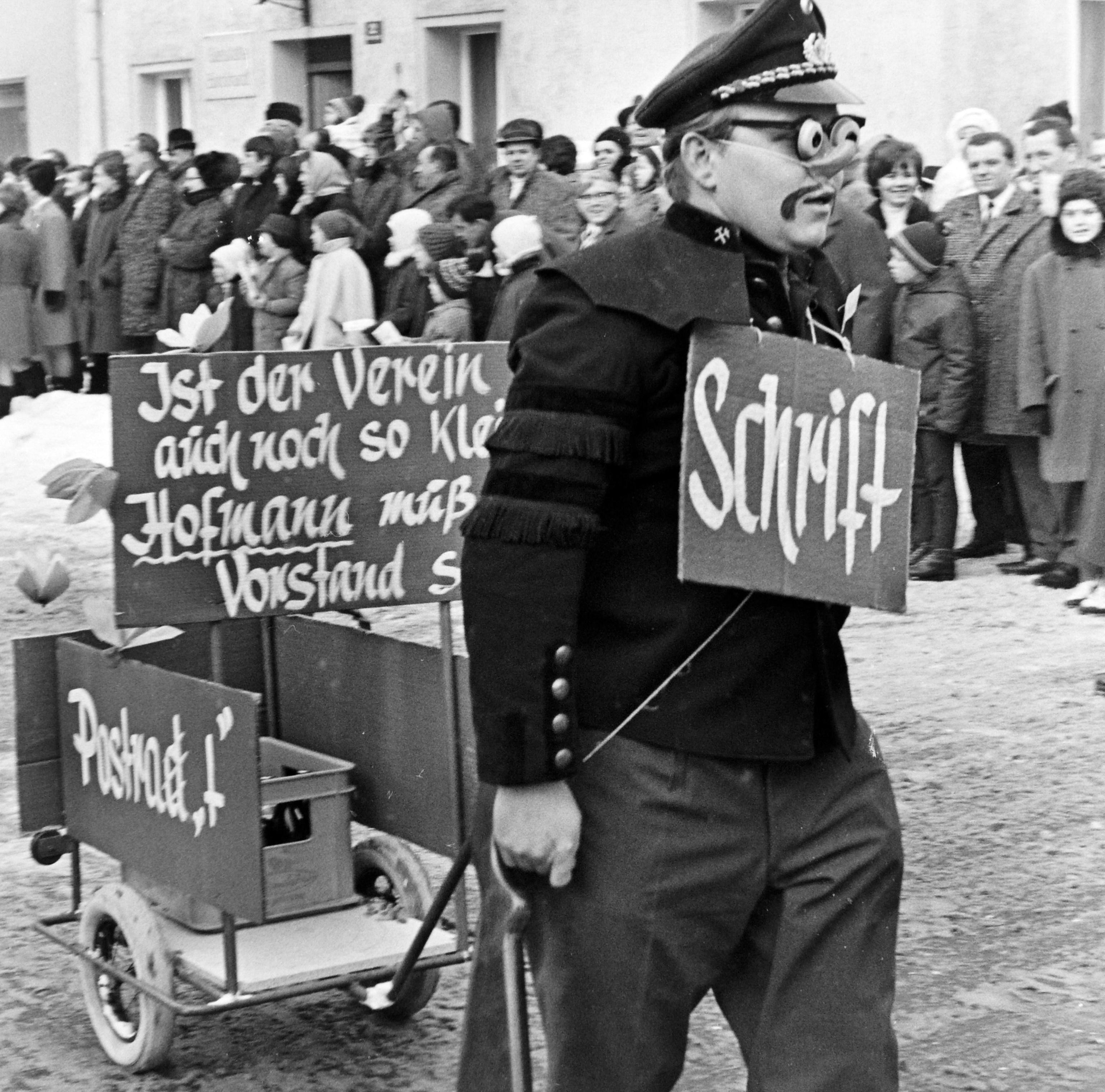 1969 schlängelte sich der Narren-Zug durch Auerbach.