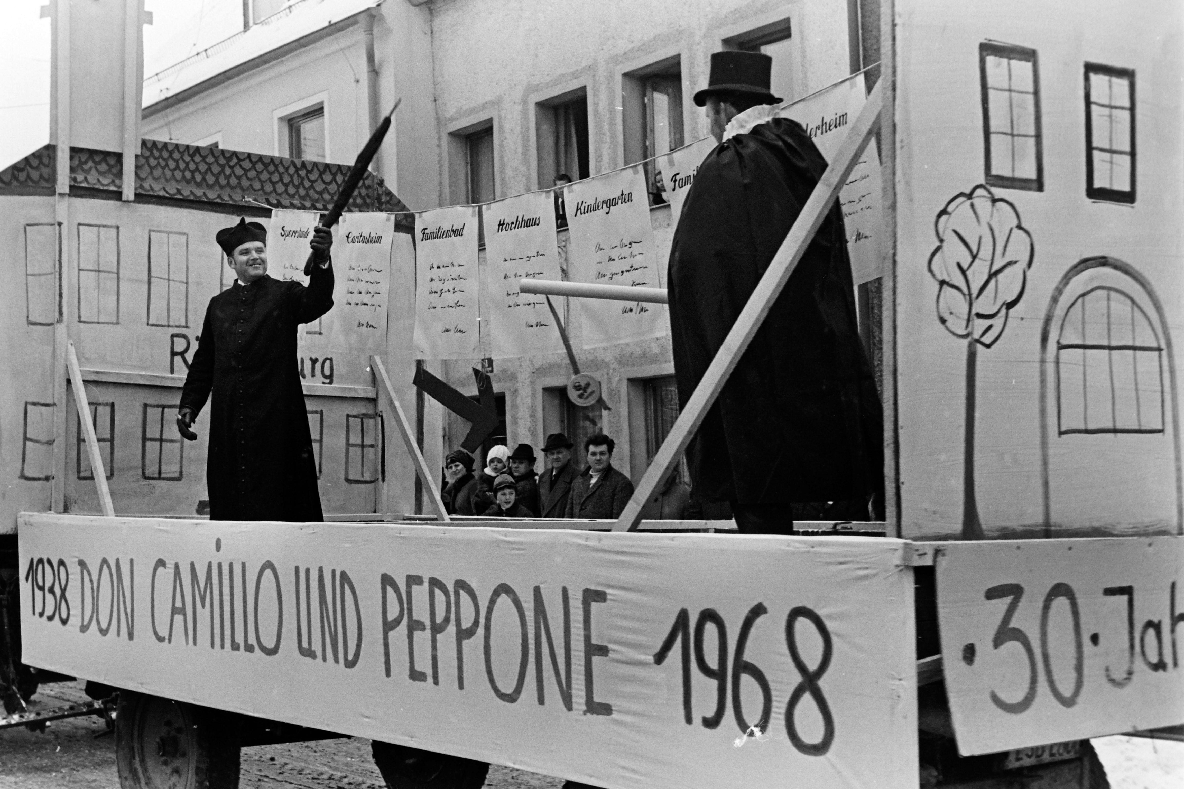 Faschingszüge haben in Auerbach eine lange Tradition. Regelmäßig ziehen sie Tausende von Besuchern an, so auch vor 50 Jahren.