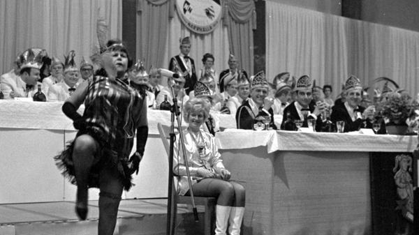 1969 wurde Nürnberg die Faschingshochburg: In diesem Jahr fand in der Messehalle erstmals die europäische Elf-Städte-Sitzung statt.