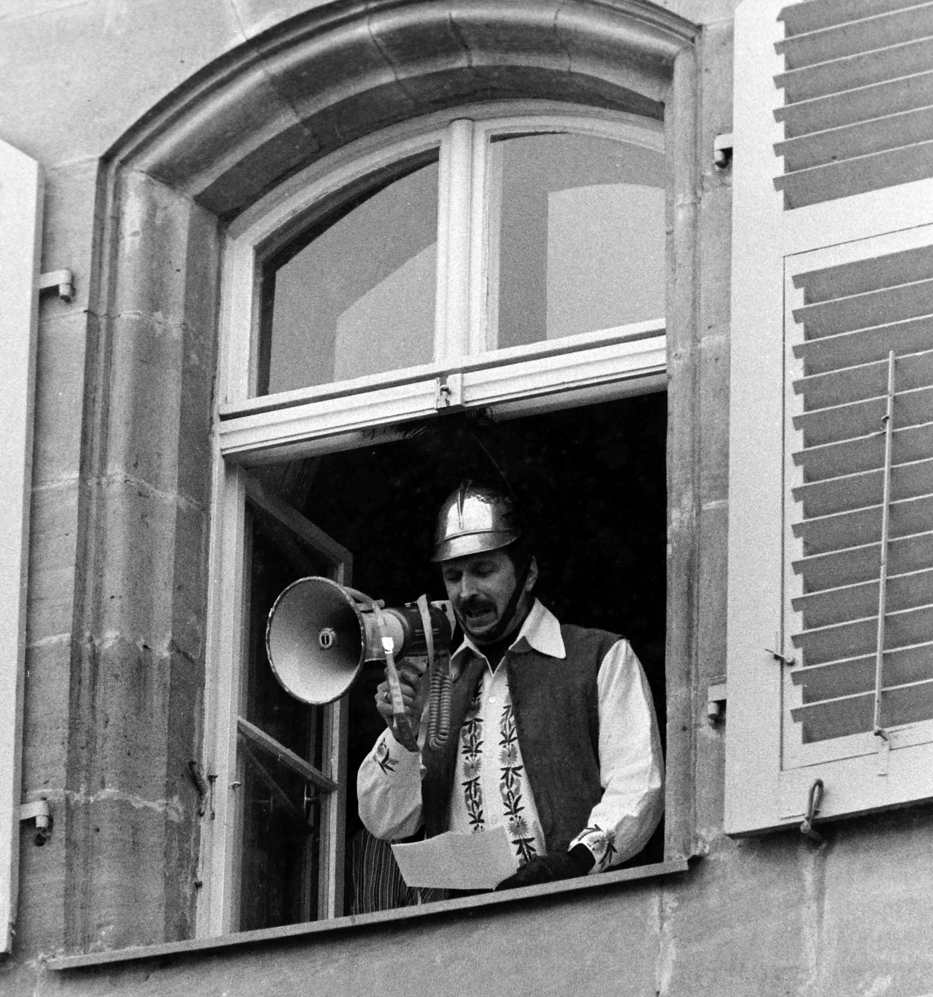 Lange bevor es in Pegnitz eine Faschingsgesellschaft gegeben hat, haben die Narren schon das Rathaus besetzt, etwa vor 40 Jahren, als der Demagoge und selbsternannte Feldhauptmann Heribertus von Scherter mit einer wilden Truppe vom "Schimnasyum Bengatz" die "Löhrsburg" stürmte.