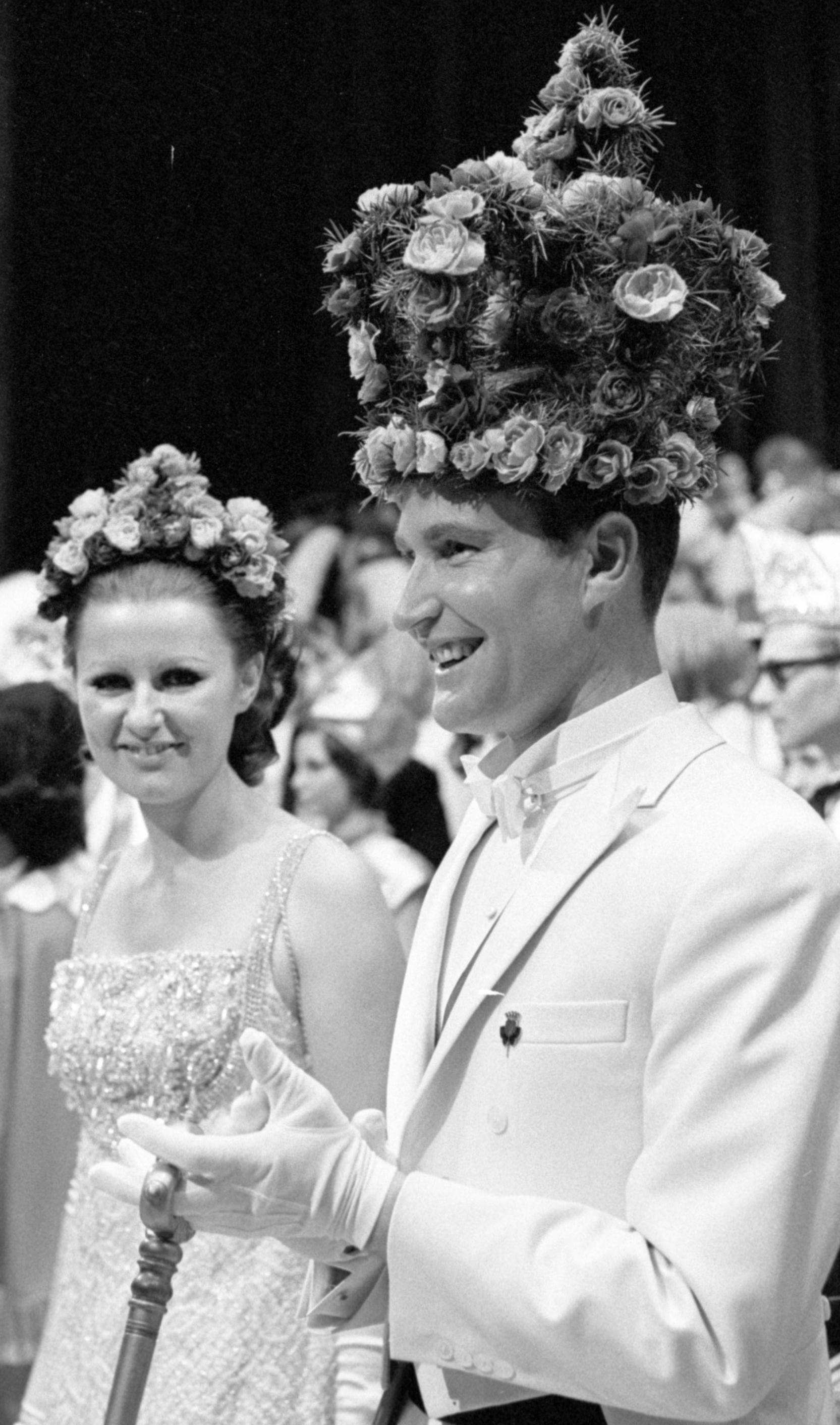 Die damalige Bildunterschrift lautete: "Die schönste Krone, die es in Nürnberg je gab: ein kunstvolles Gebilde aus frischen Blumen ziert die Häupter des Prinzenpaares. Valentin I. und Gerlinde I. haben gut lachen, denn mit diesem Schlüssel können sie offiziell bis auf weiteres die Stadt regiern.."