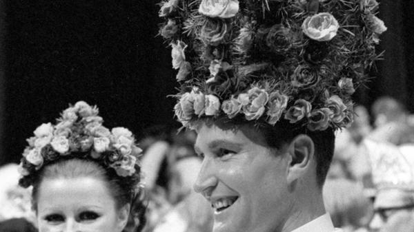 Die damalige Bildunterschrift lautete: "Die schönste Krone, die es in Nürnberg je gab: ein kunstvolles Gebilde aus frischen Blumen ziert die Häupter des Prinzenpaares. Valentin I. und Gerlinde I. haben gut lachen, denn mit diesem Schlüssel können sie offiziell bis auf weiteres die Stadt regiern.."