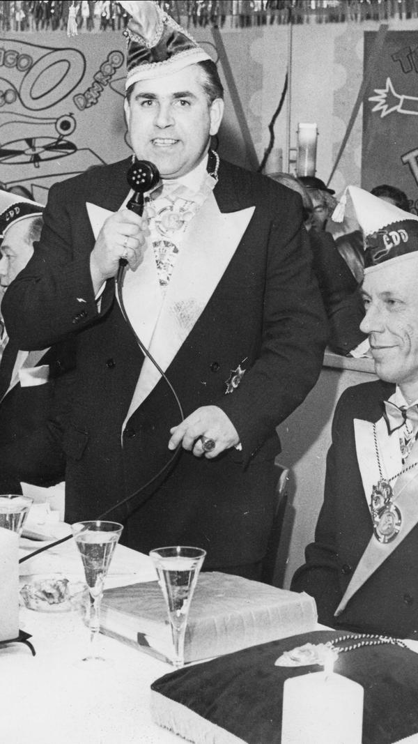 Zu einem Tummelplatz heiterer Faschingslaune wurde die erste Karnevalssitzung des Clubs der Dresdner 1963.