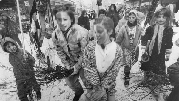 1986 mussten die kleinen Narren im Februar Eis und Schnee trotzen.