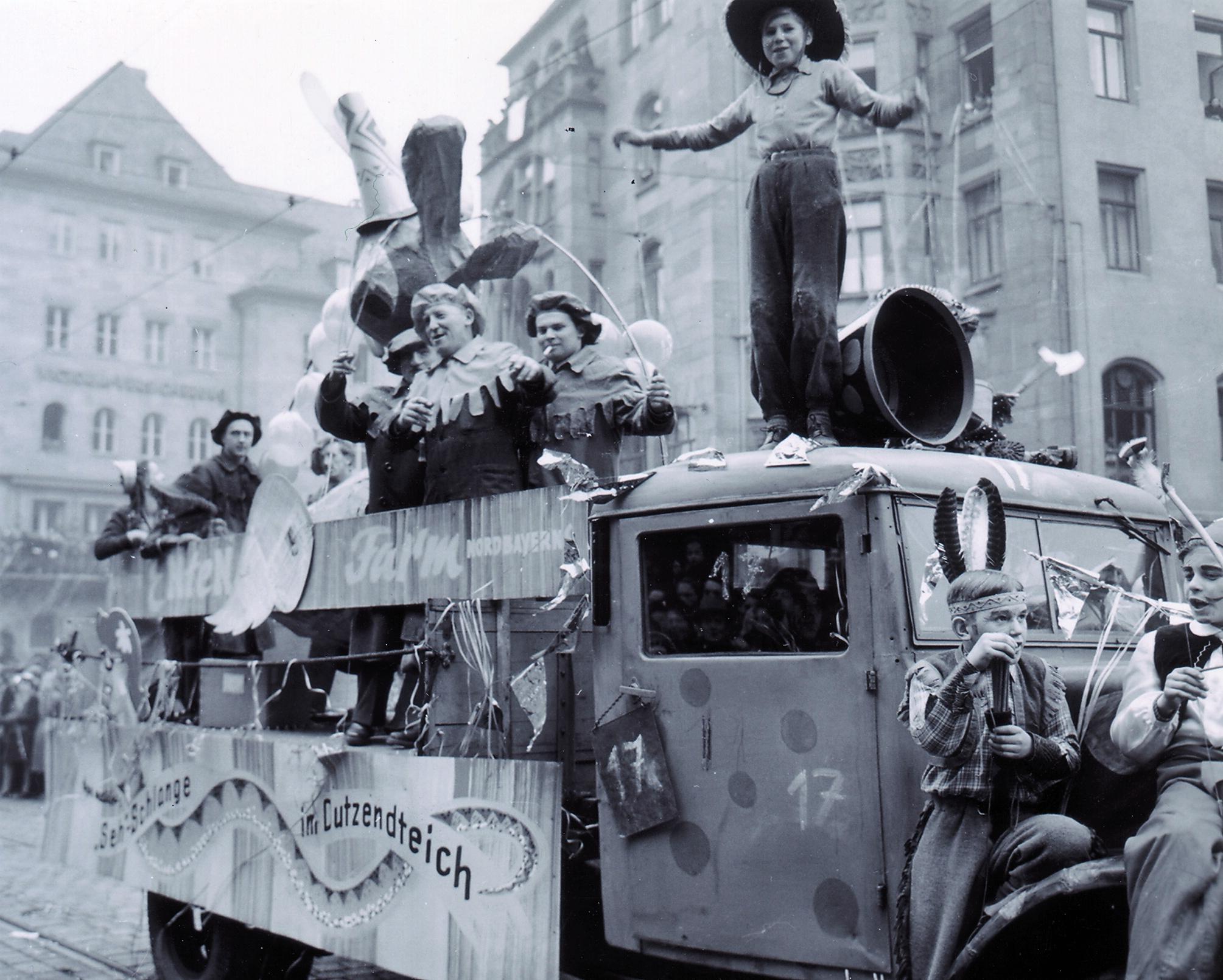 Hier präsentierte sich der Festwagen des Verlags Nürnberger Presse/ Nürnberger Nachrichten.