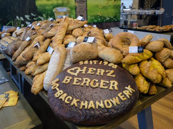 Klöckner auf Biofach: Hähnchen für 15 Cent ist 