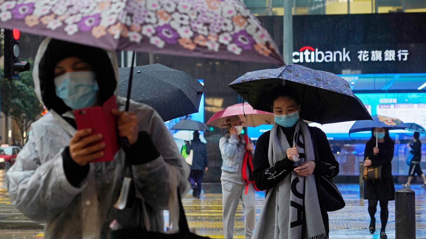 Die Zahl neu nachgewiesener Todesopfer durch das Coronavirus hat sich in China in der besonders schwer betroffenen Provinz Hubei im Vergleich zum Vortag mehr als verdoppelt.