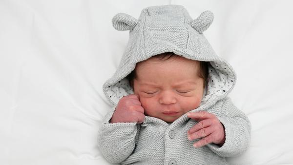 Der kleine Julian erblickte am 10. Februar im Nürnberger Südklinikum das Licht der Welt. Mit einer Körpergröße von 54 Zentimetern brachte er stolze 3630 Gramm auf die Wage.