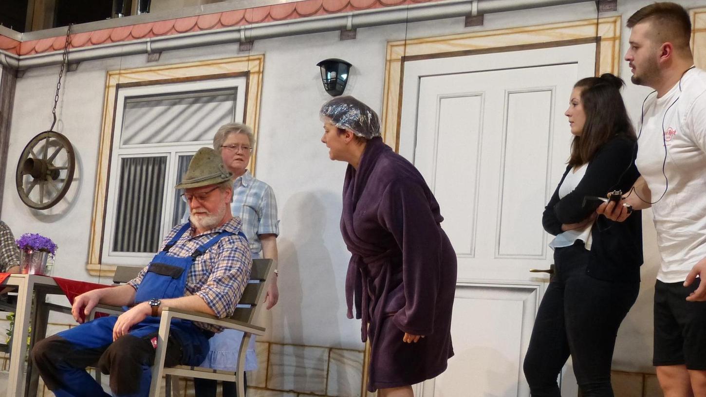 Theaterstück zu Familienstreit über Handyfrust begeistert in Leutenbach
