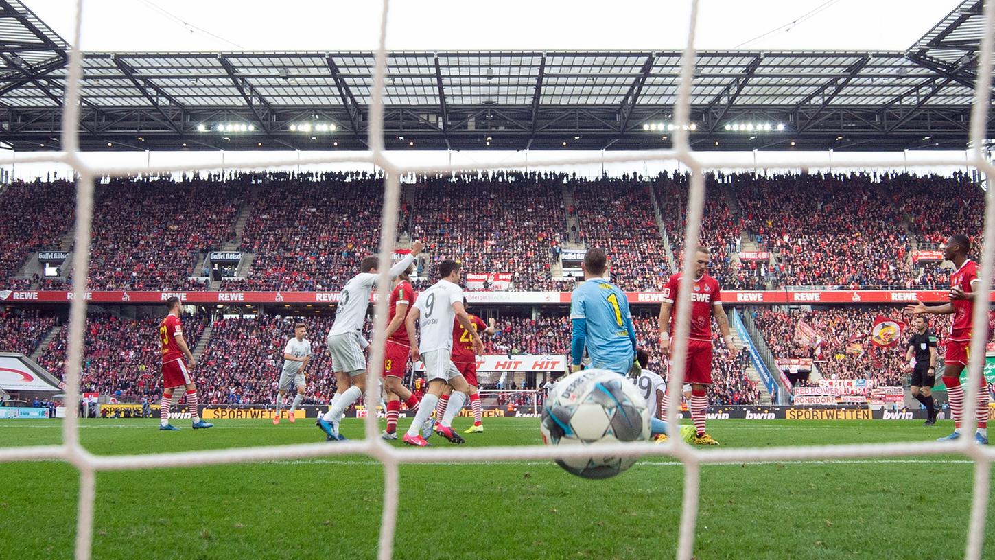 Insgesamt zappelte der Ball viermal im Kölner Tor. Der FC Bayern München zeigt damit eine Reaktion auf die deutlichen Siege der Konkurrenz im Titelkampf.