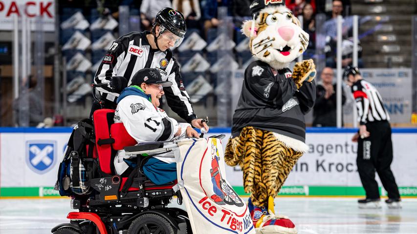 Reimer-Doppelpack in der Schlussphase: Ice Tigers schlagen Schwenningen