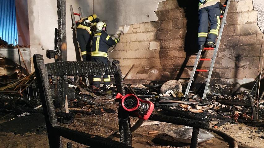 Explosionsgefahr: Feuerwehr Forchheim löscht Brand am frühen Montagmorgen