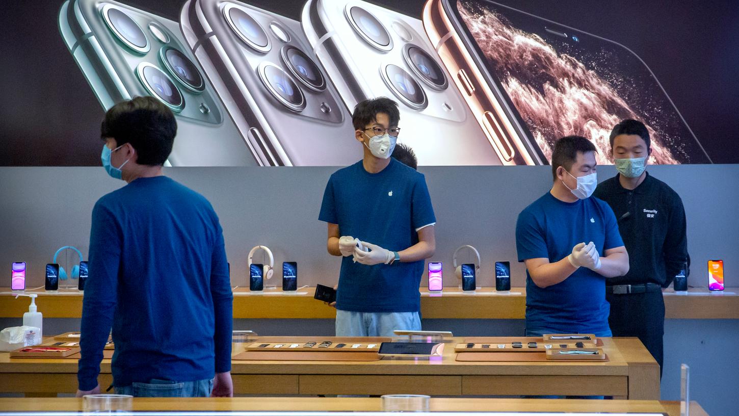 In China wurde nur ein Teil der gut 40 Apple-Stores mit verkürzten Öffnungszeiten wieder geöffnet, der Online-Verkauf geht aber weiter.