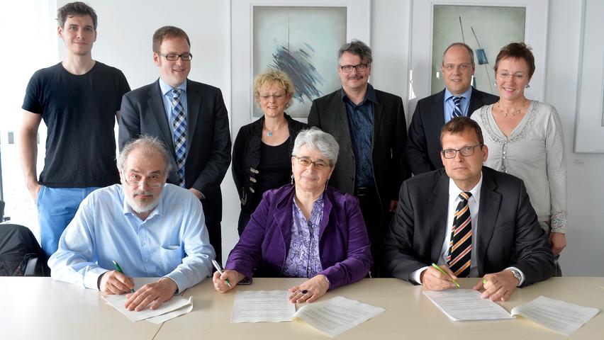 Ende April 2014 unterzeichneten SPD, Grüne und FDP im Erlanger Rathaus einen Koalitionsvertrag für die kommende Stadtratsperiode.