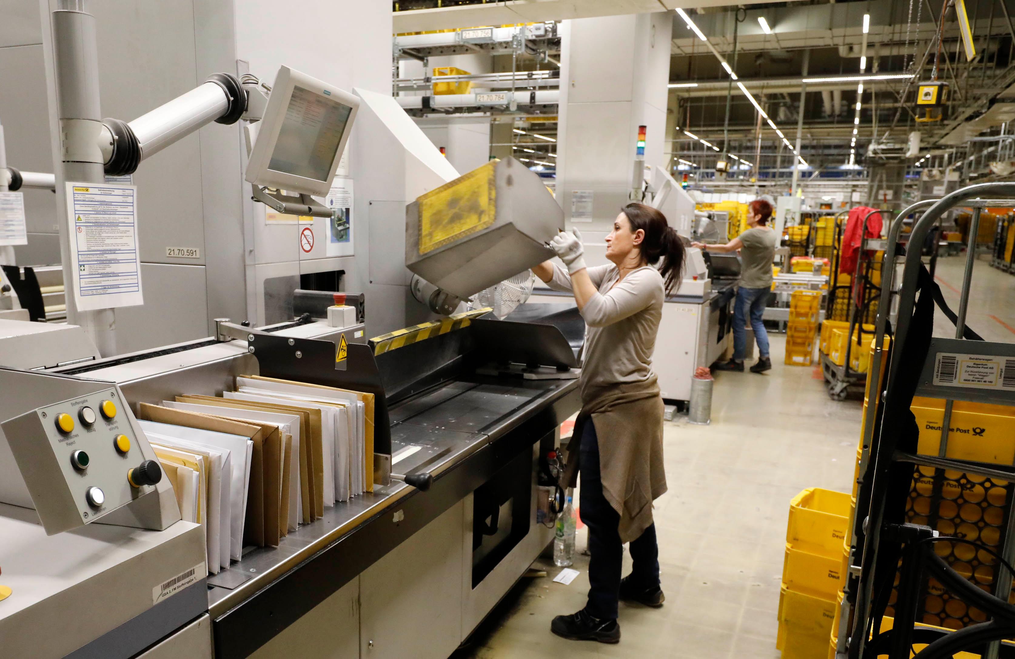 Die Nachtarbeit im Briefzentrum Nürnberg ist überwiegend Frauenarbeit.
