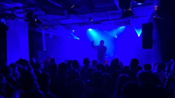 Aber die Leute haben verdammt viel Spaß.