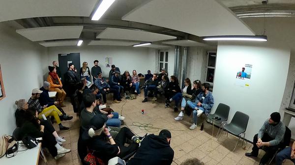 Weiter geht's zum Netzwerktreffen "Hip Hop Rot Weiß". Hier soll Nürnbergs Szene sich vernetzen...