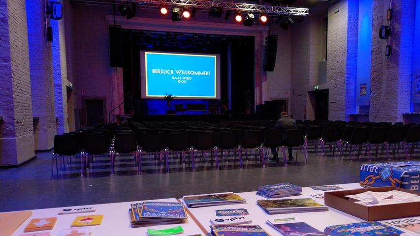 Mittwoch, 17.30 Uhr: Der Saal ist noch leer, in einer halben Stunde geht's los. "Explizit Rap - Deutschrap zwischen Kunst und Diskrimierung" - so heißt die dreitägige Konferenz im Nürnberger Z-Bau.