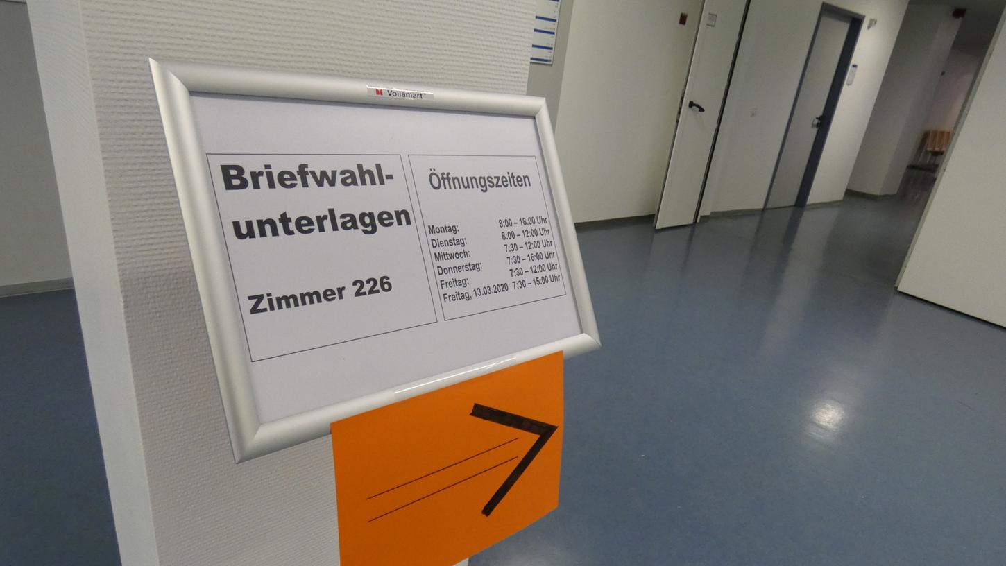 Wer momentan online die Briefwahl-Unterlagen aus technischen Gründen nicht beantragen kann, hat alternativ die Möglichkeit, diese schriftlich zu bestellen oder direkt in der jeweiligen Kommune abzuholen. Wer momentan online die Briefwahl-Unterlagen aus technischen Gründen nicht beantragen kann, hat alternativ die Möglichkeit, diese schriftlich zu bestellen oder direkt in der jeweiligen Kommune abzuholen.