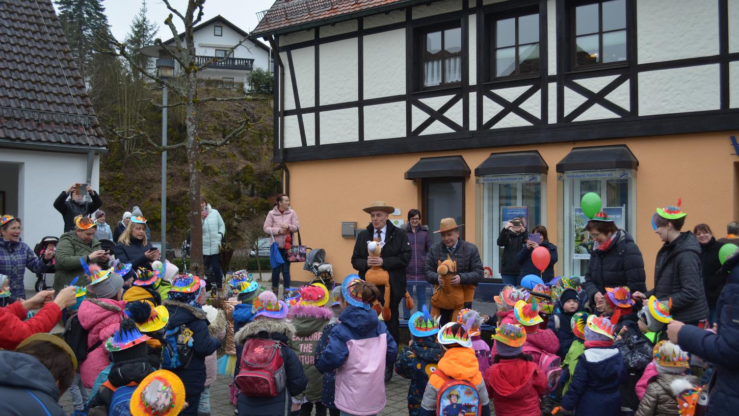 Obertrubacher Kinder reiten mit Bürgermeister um die Wette
