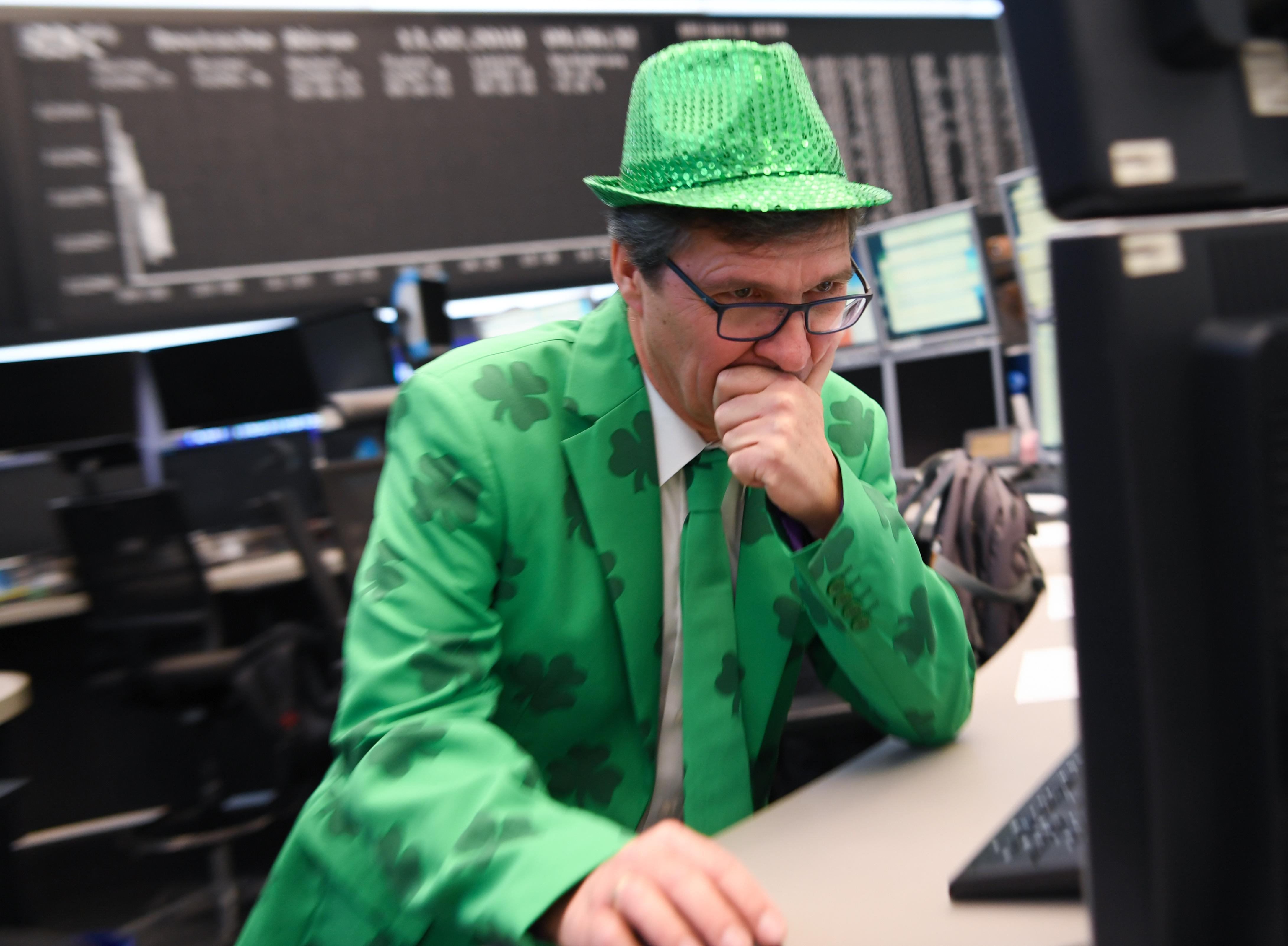 Darf ich am Rosenmontag und Faschingsdienstag verkleidet zur Arbeit kommen?