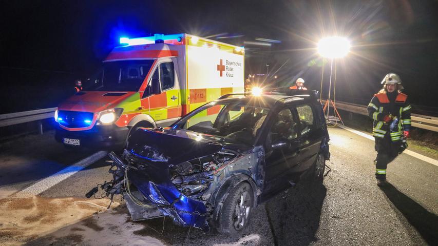Schwerer Auffahrunfall auf der A73: Vier Personen verletzt