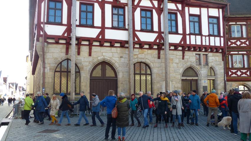 Forchheim: Menschenkette mit 300 Personen im Gedenken an die Opfer in Hanau