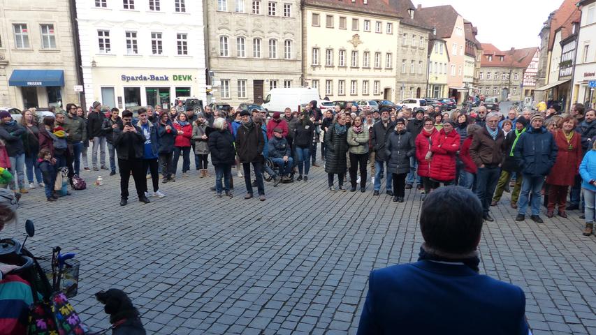 Forchheim: Menschenkette mit 300 Personen im Gedenken an die Opfer in Hanau