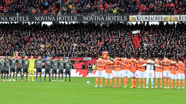Vor Anpfiff wird es emotional: Auch in Nürnberg wird an diesem Wochenende der Opfer aus Hanau gedacht.