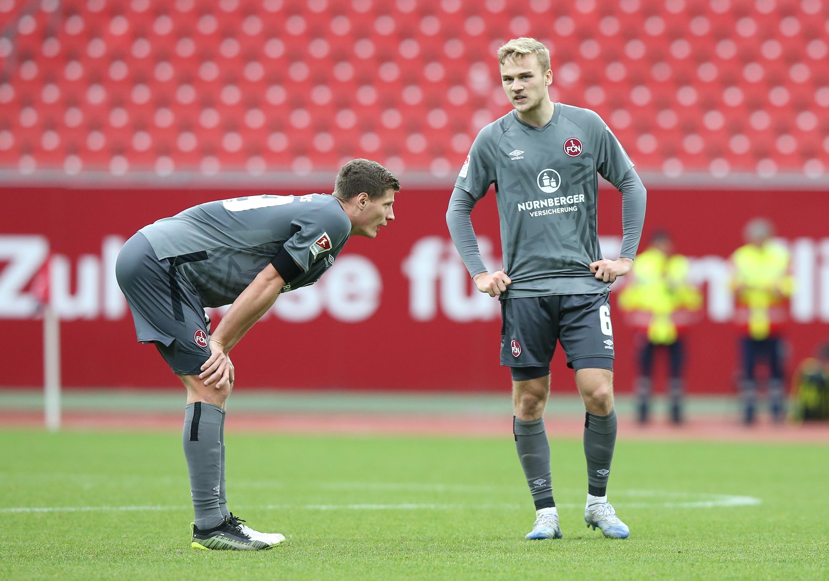 Redaktion: 3 | kicker: 3 | User: 3,3 (336 Stimmen)