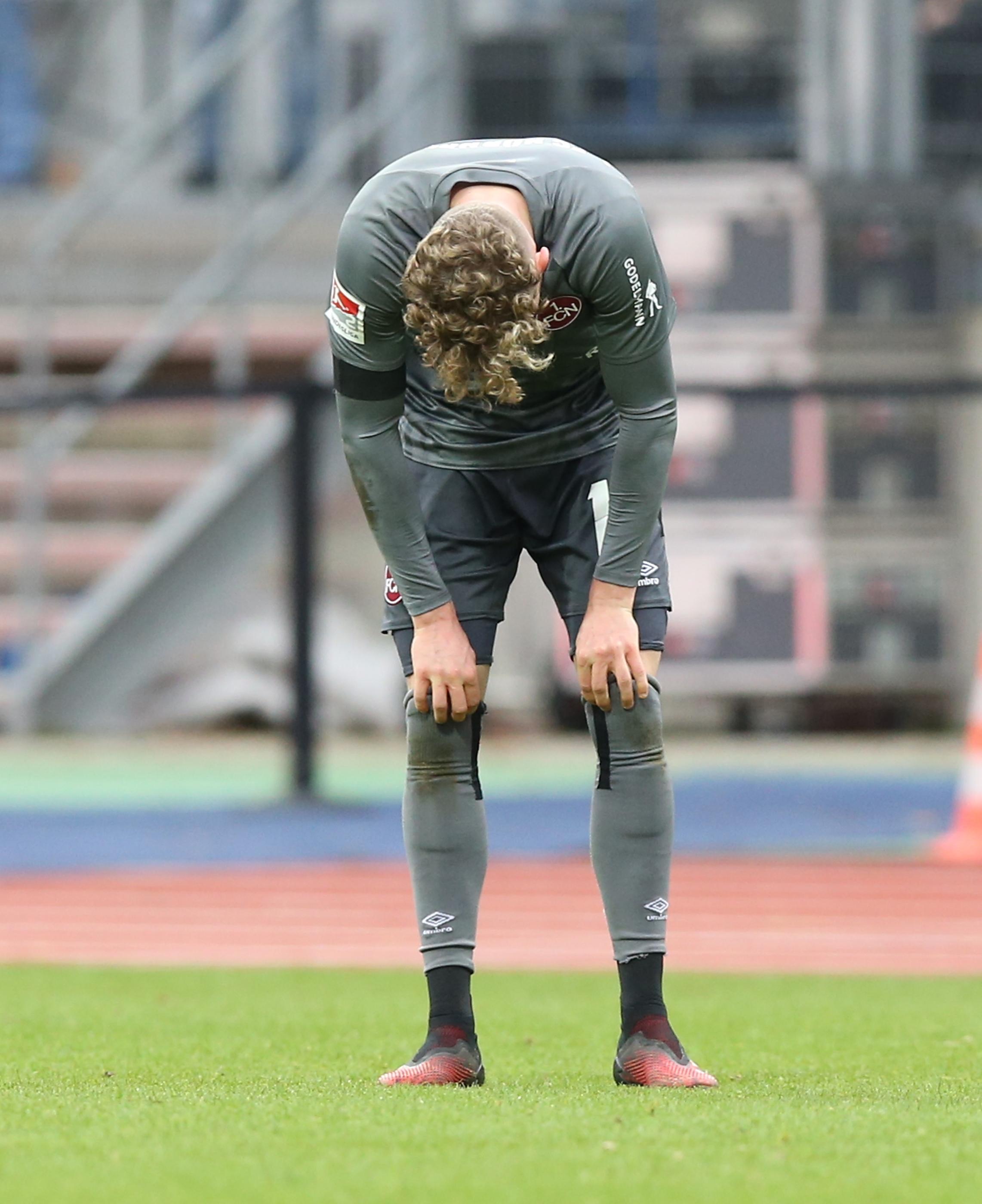 Redaktion: 5 | kicker: 3,5 | User: 4,2 (346 Stimmen)