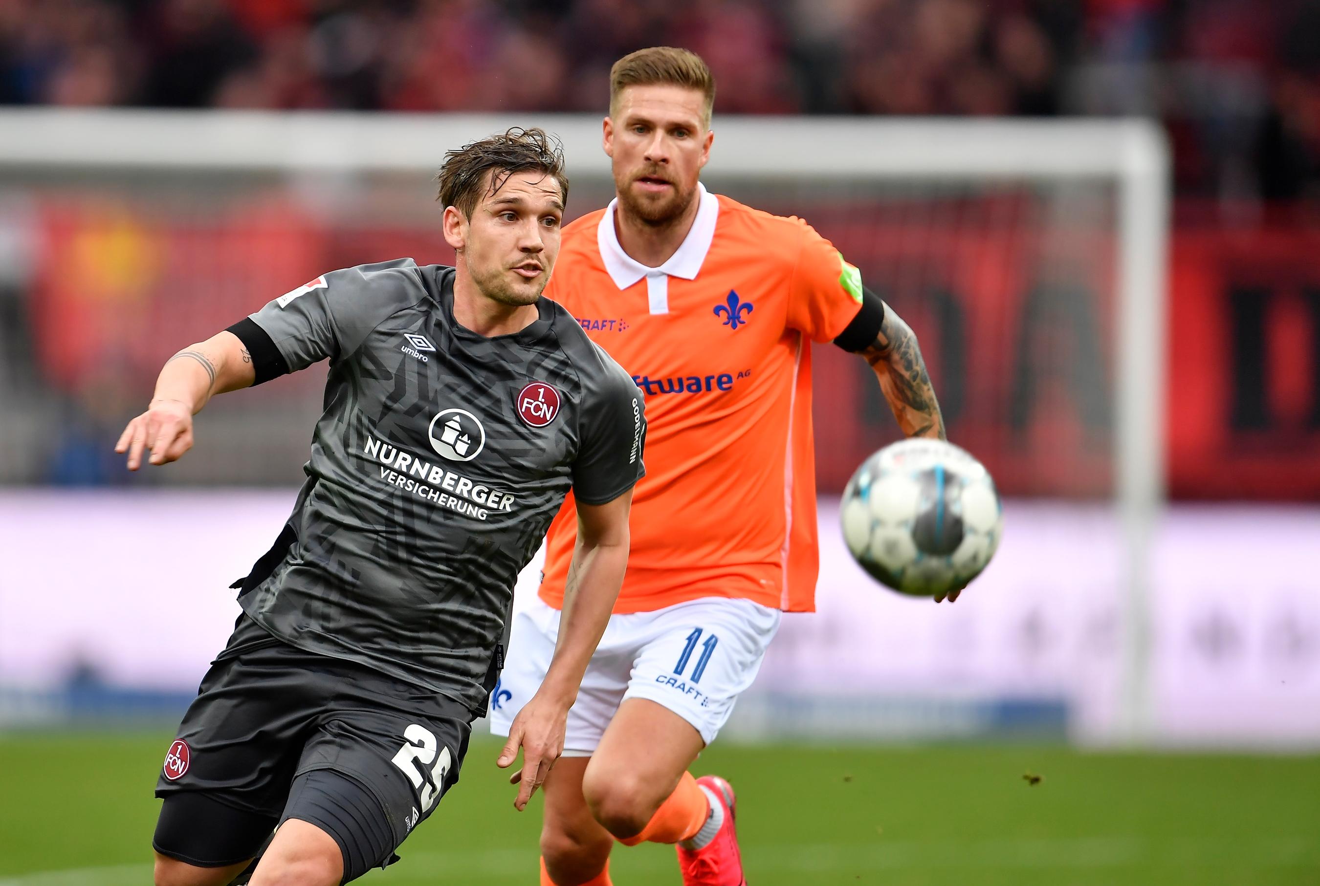 Redaktion: 5 | kicker: 3,5 | User: 4,4 (351 Stimmen)