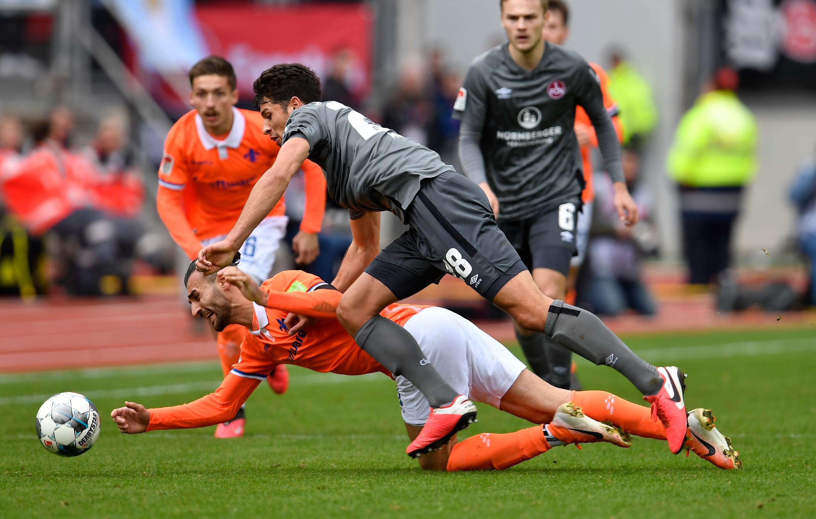 Redaktion: 2 | kicker: 2,5 | User: 2,7 (346 Stimmen)