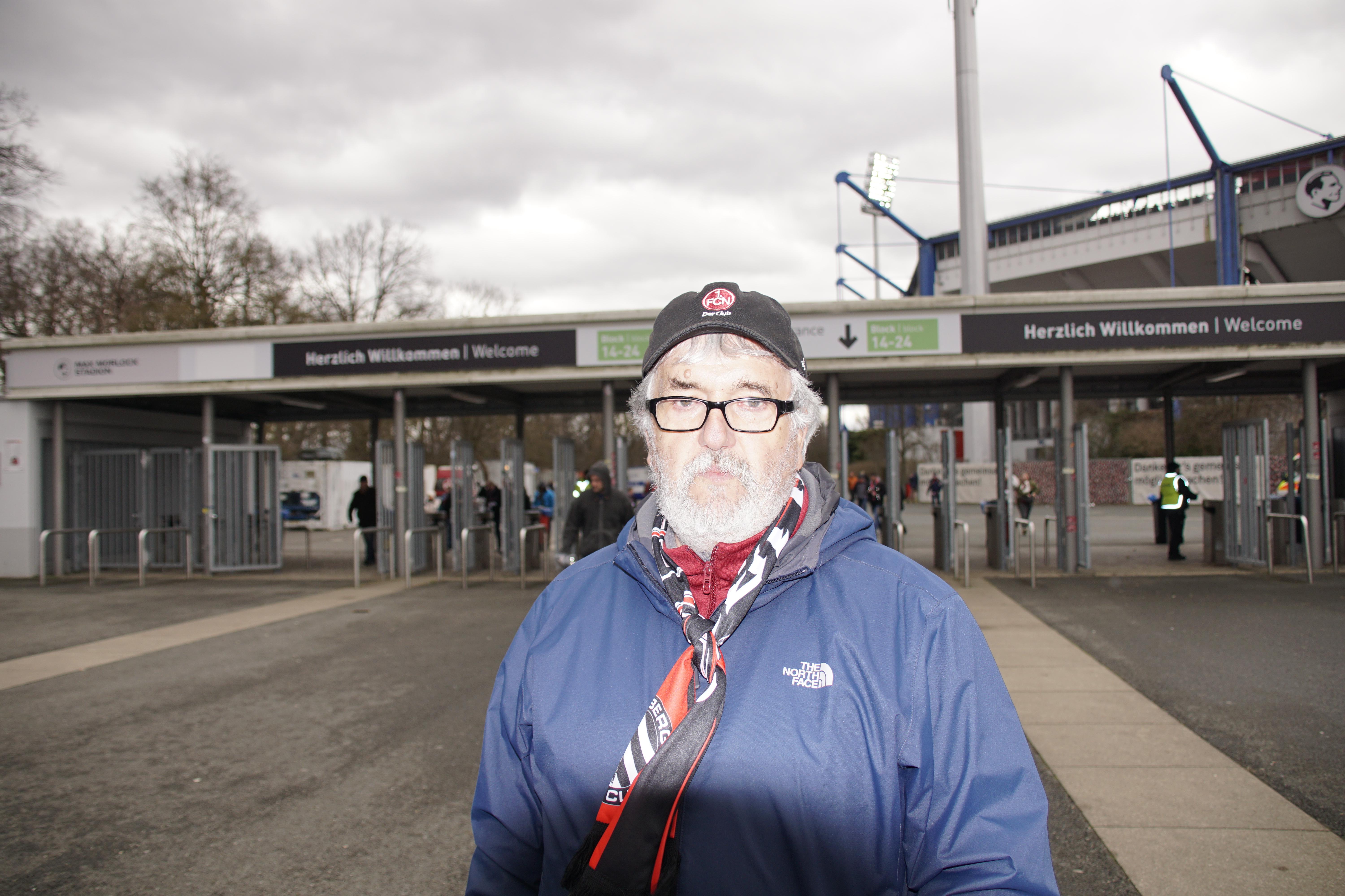 "Der Trainer hält an seinen Lieblingen fest", so Club-Anhänger Karl nach der Partie. Er hätte gerne Mikael Ishak auf dem Feld gesehen.