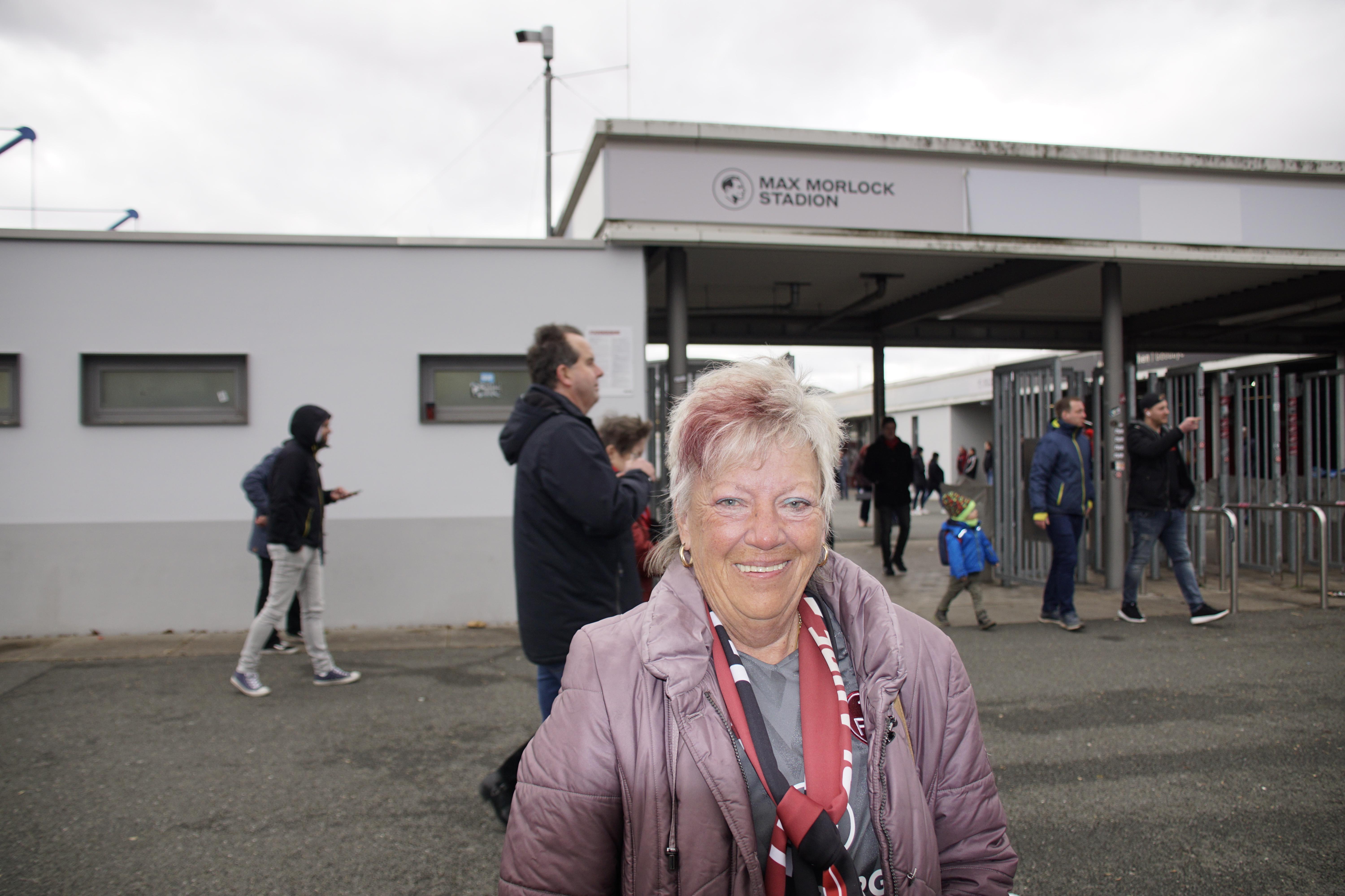 Gudrun analysierte das Club-Spiel sachlich: "Sie verfallen wieder in die alte Masche." Der FCN-Fan meinte noch: "Ich hoffe, dass es gegen Karlsruhe wieder besser wird."