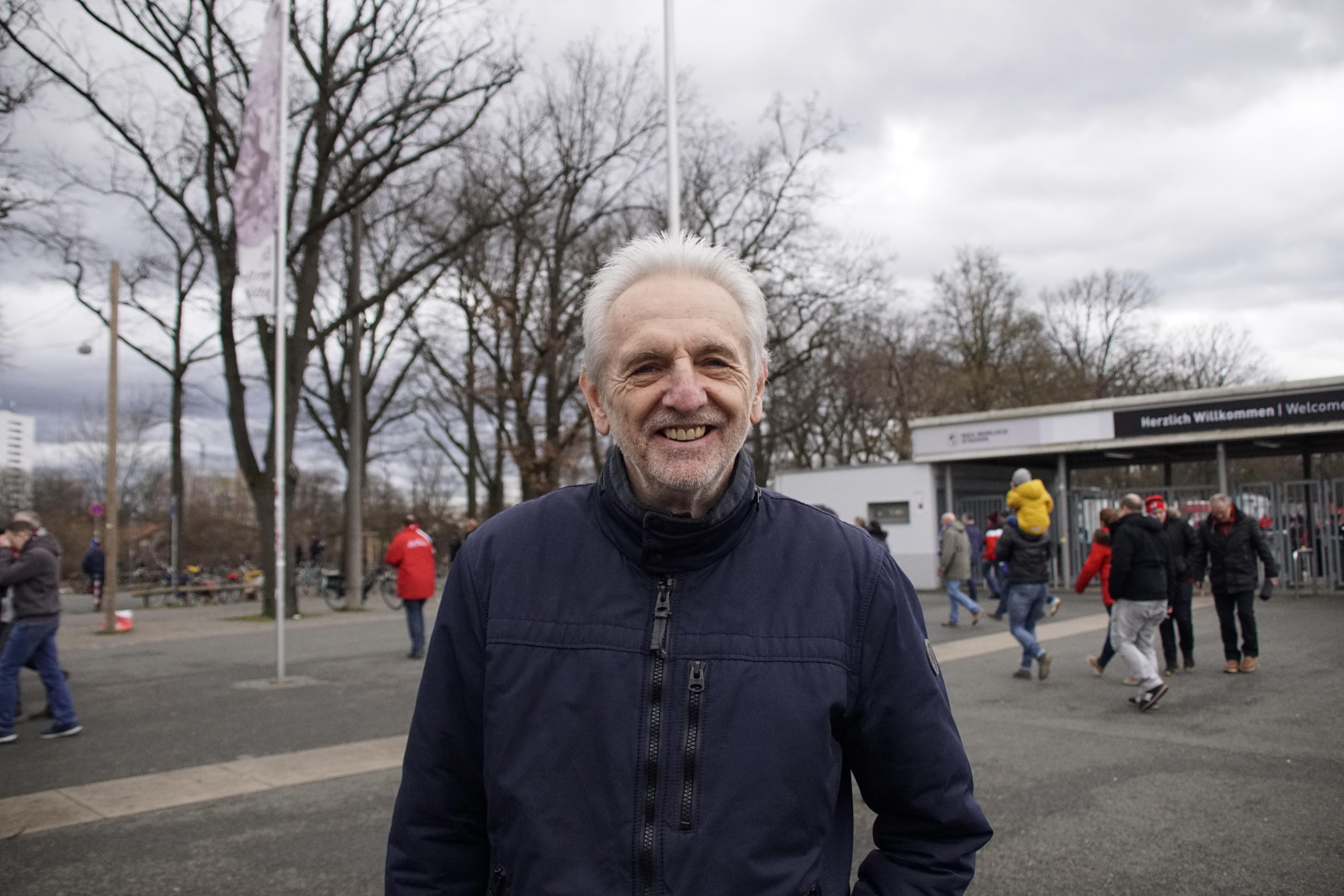 Auf die Frage, wie das Spiel gewesen sei, entgegnete Werner schnell: "Enttäuschend halt." Gefährlich war aus seiner Sicht der Querschläger, worauf die anschließende Notbremse von Sörensen und Unterzahl folgte. Als Michael Frey vor dem Darmstädter Tor stand, sah FCN-Fan Werner die Chance auf das 2:1 für den Club, doch daraus wurde ja bekanntlich nichts.