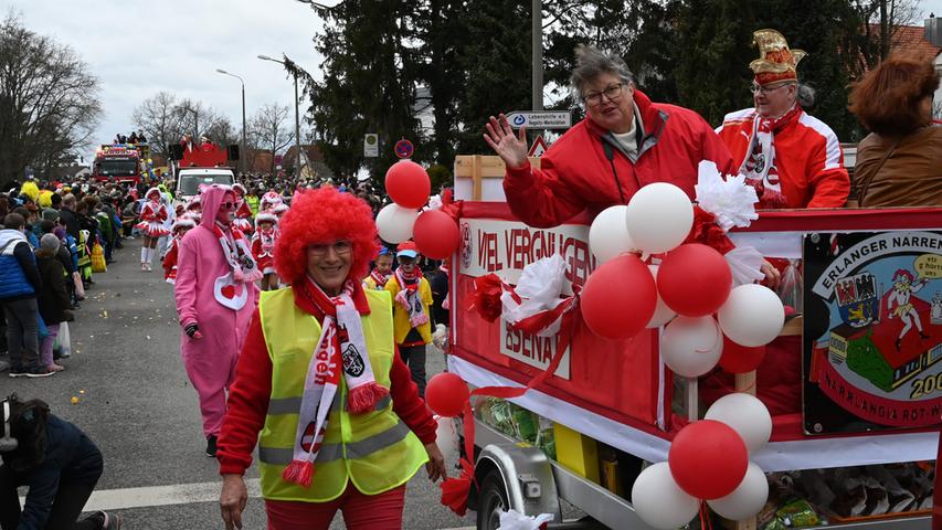 Flotte Bienen, schrille Clowns: 60.000 feiern in Bruck Fasching
